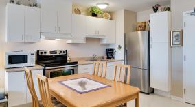 Kitchen and dining area, Résidence Rosalie-Cadron