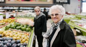 Two residents go grocery shopping near Rosalie-Cadron