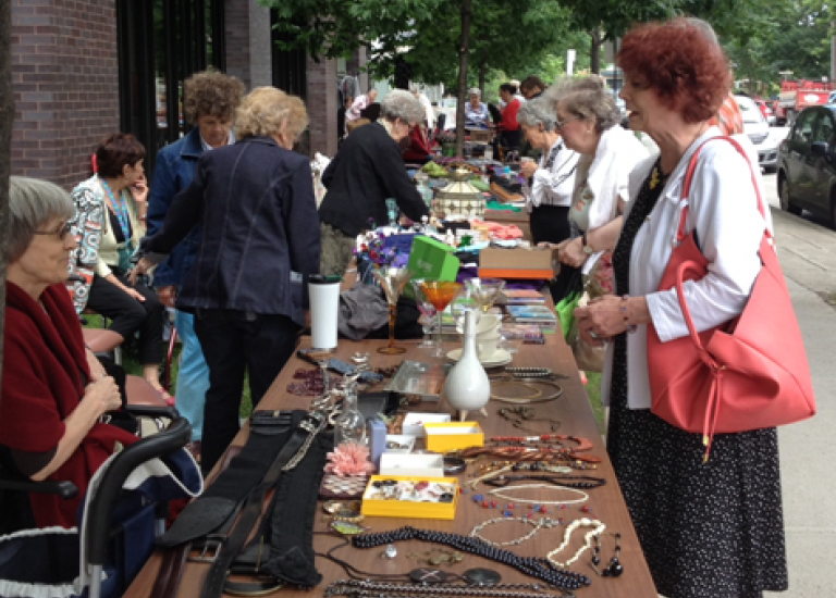 Garage sale, Résidence Le Mile-End