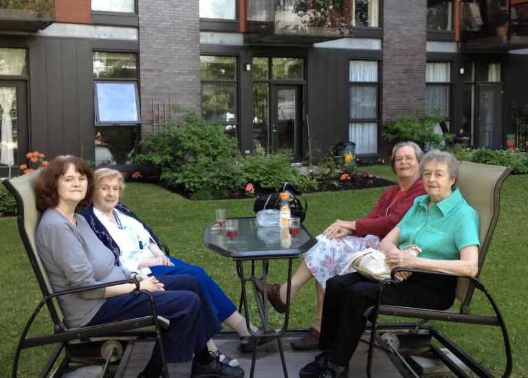 Landscaped courtyard, Résidence Le Mile-End