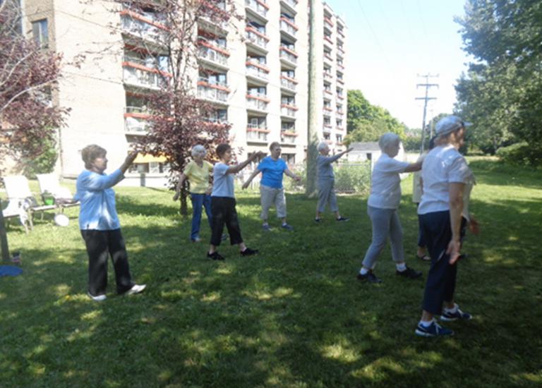 Tai Chi session, Résidence Maywood